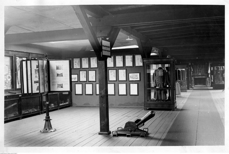 Wielkopolskie Muzeum Wojskowe w Poznaniu: płaszcz gen. Daniela Konarzewskiego, dowódcy dywizji Wielkopolskiej. 1936 r. Fot. NAC