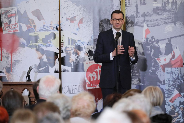 Premier Mateusz Morawiecki podczas konferencji pt. „Kobiety w walce o niepodległość” na terenie Muzeum Żołnierzy Wyklętych i Więźniów Politycznych PRL przy ul. Rakowieckiej w Warszawie. Fot. PAP/P. Supernak