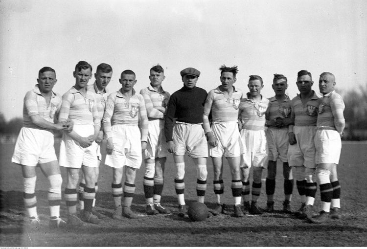 Drużyna piłkarska klubu sportowego Ruch Wielkie Hajduki. 1928 r. Fot. NAC