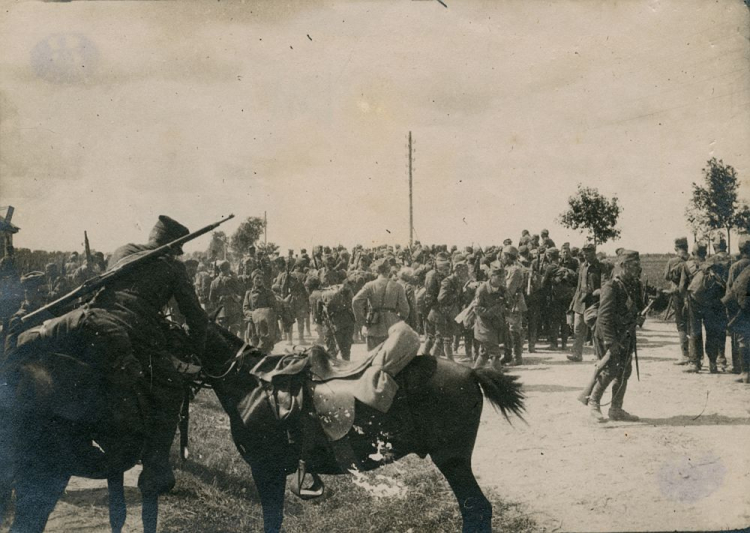 Kijów, czerwiec 1920. Polskie oddziały opuszczają miasto. Źródło: Centralne Archiwum Wojskowe Wojskowego Biura Historycznego