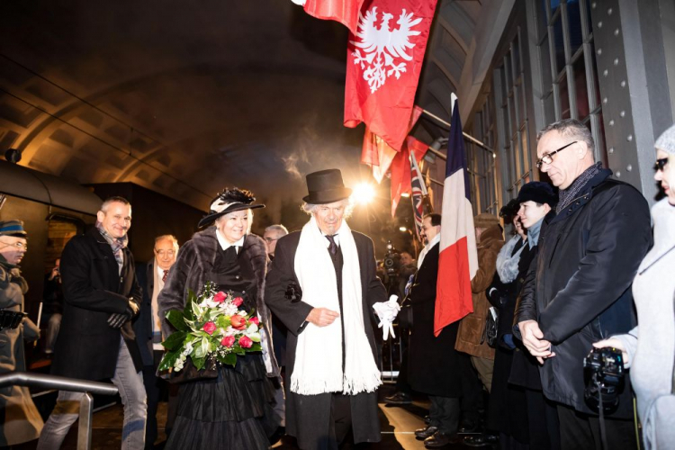 Inscenizacja przyjazdu Ignacego Jana Paderewskiego na dworzec kolejowy w Poznaniu. 26.12.2019. Fot. PAP/M. Zakrzewski