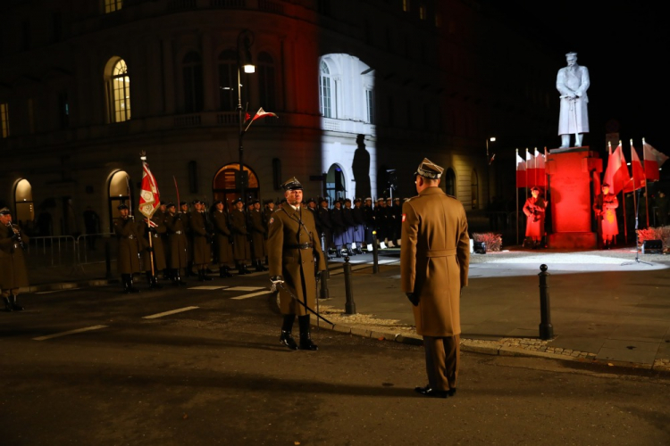 Capstrzyk Niepodległości na placu Marszałka Józefa Piłsudskiego. Warszawa, 10.11.2022. Fot. PAP/R. Guz