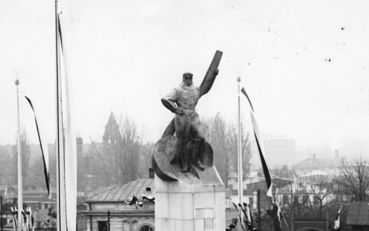 Warszawa, 11 listopada 1932 r. Odsłonięcie Pomnika Lotnika na pl. Unii Lubelskiej. Źródło: NAC