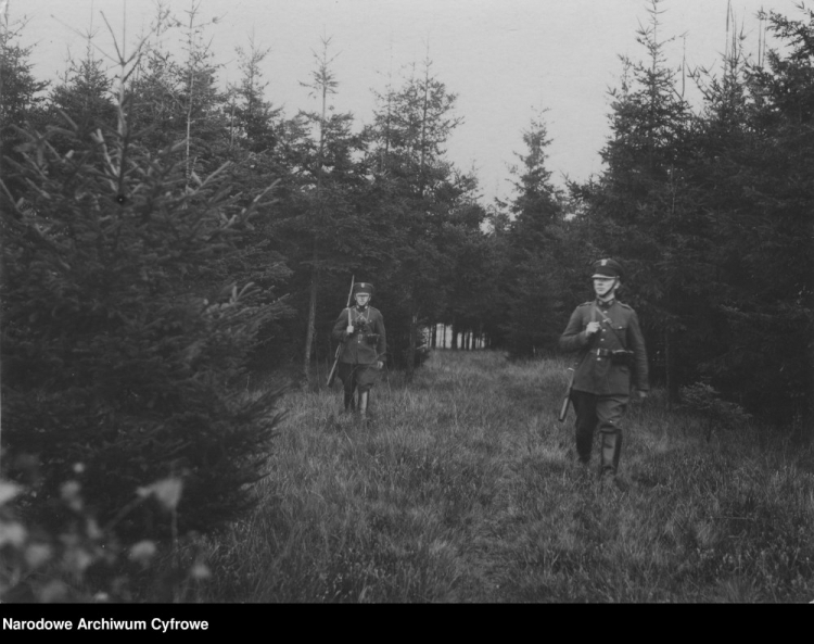 Komisariat Straży Granicznej Tarnowskie Góry – patrol w terenie. 1923–1939. Fot. NAC