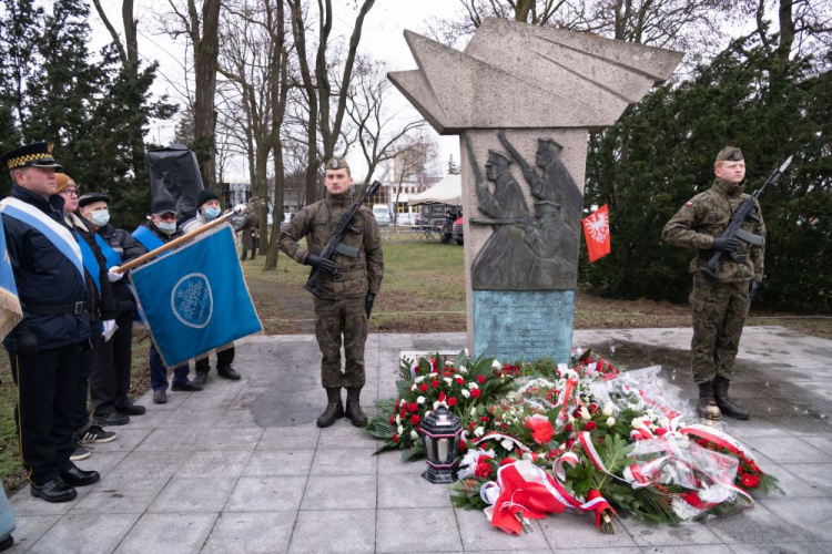 Uroczystość oddania hołdu powstańcom wielkopolskim w 103. rocznicę zdobycia lotniska Ławica. Poznań, 06.01.2022. Fot. PAP/J. Kaczmarczyk