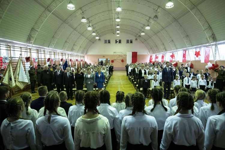Ogólnopolska akcja „Szkoła do hymnu” w Szkole Podstawowej im. ks. Rocha Modzelewskiego w miejscowości Nowe Piekuty w 2019 r. Fot. PAP/M. Zieliński Ogólnopolska akcja „Szkoła do hymnu” w Szkole Podstawowej im. ks. Rocha Modzelewskiego w miejscowości Nowe Piekuty w 2019 r. Fot. PAP/M. Zieliński