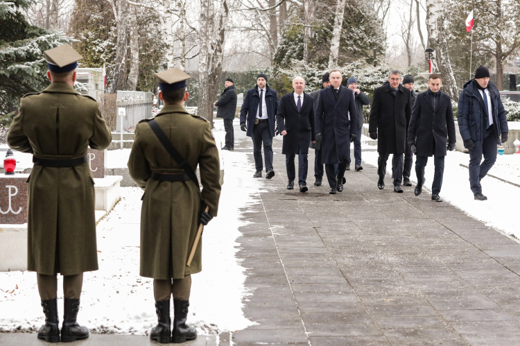 Prezydent Andrzej Duda na Powązkach Wojskowych w trakcie uroczystości z okazji Narodowego Dnia Pamięci Żołnierzy Armii Krajowej, fot. PAP/Tomasz Gzell Prezydent Andrzej Duda na Powązkach Wojskowych w trakcie uroczystości z okazji Narodowego Dnia Pamięci Żołnierzy Armii Krajowej, fot. PAP/Tomasz Gzell