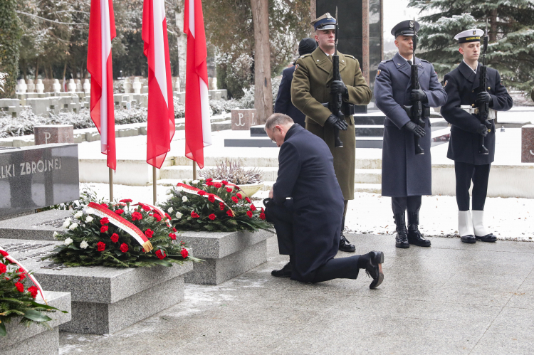Prezydent Andrzej Duda na Powązkach Wojskowych w trakcie uroczystości z okazji Narodowego Dnia Pamięci Żołnierzy Armii Krajowej, fot. PAP/Tomasz Gzell Prezydent Andrzej Duda na Powązkach Wojskowych w trakcie uroczystości z okazji Narodowego Dnia Pamięci Żołnierzy Armii Krajowej, fot. PAP/Tomasz Gzell