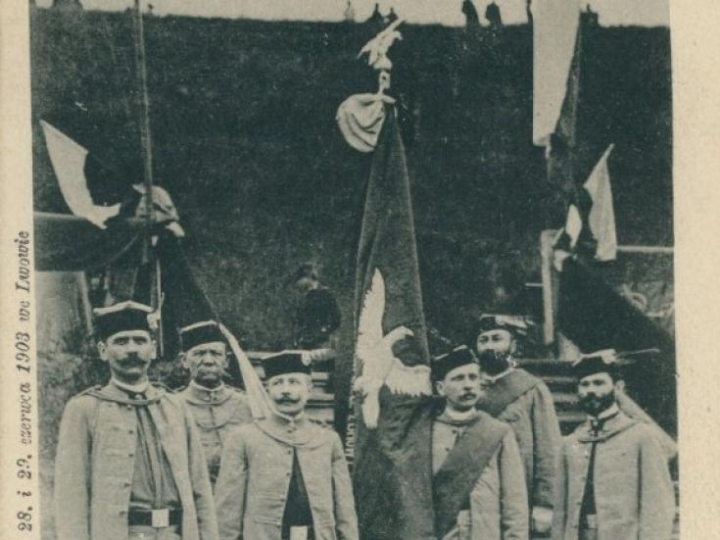 Sztandar Sokoła Lwowskiego - IV Zlot Sokolstwa Polskiego we Lwowie. 06.1903. Źródło: CBN Polona
