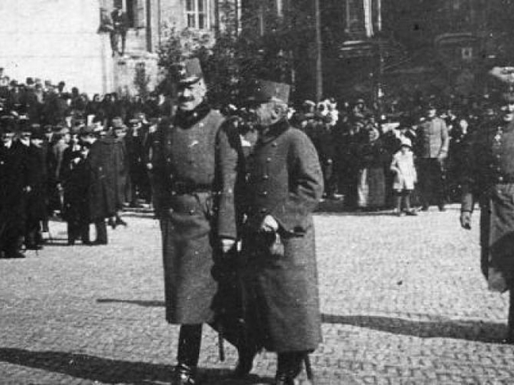 Gen. Stanisław Szeptycki i gen. Karl von Kuk przed katedrą w Lublinie po ogłoszeniu aktu 5 listopada 1916 r. Źródło: CAW