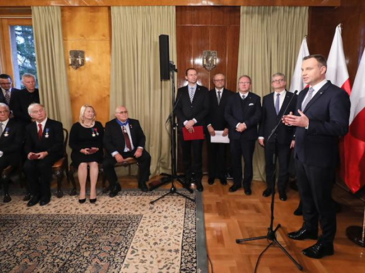 Prezydent Andrzej Duda  podczas spotkania z przedstawicielami Polonii mieszkającymi w Finlandii w rezydencji ambasadora RP w Helsinkach. Fot. PAP/P. Supernak