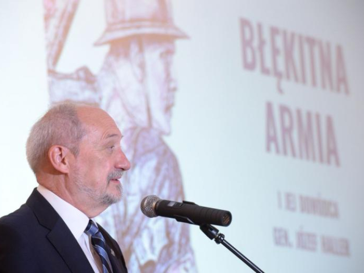 Minister obrony narodowej Antoni Macierewicz podczas międzynarodowej konferencji naukowej "Błękitna Armia i jej dowódca gen. Józef Haller" na Zamku Królewskim w Warszawie. Fot. PAP/J. Turczyk 