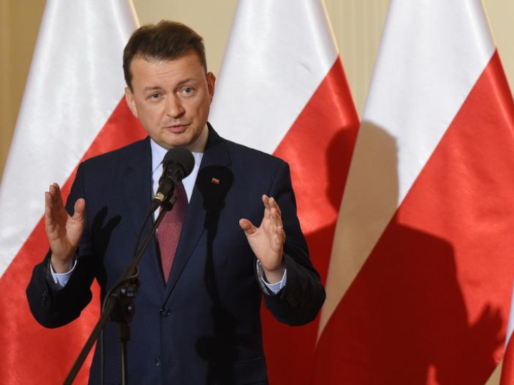 Minister spraw wewnętrznych i administracji Mariusz Błaszczak podczas konferencji prasowej nt. zabezpieczenia obchodów Święta Niepodległości. Fot. PAP/ R. Pietruszka