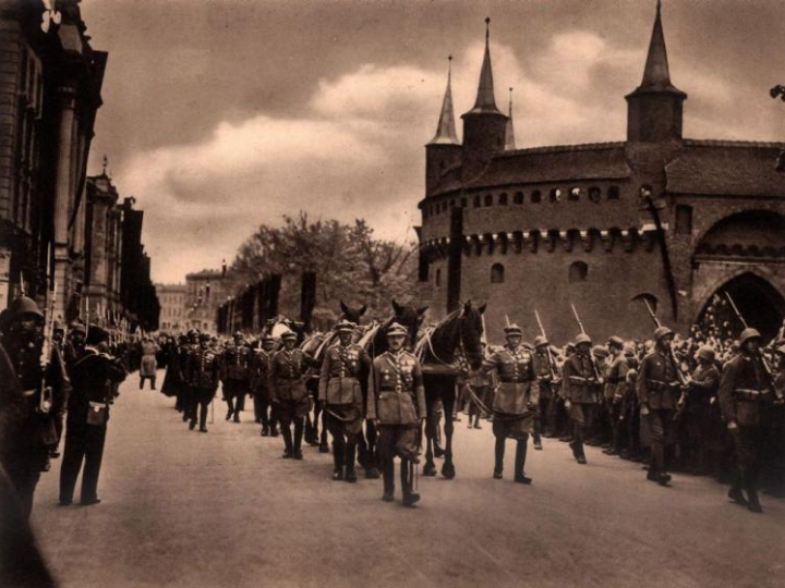 Uroczystości pogrzebowe marszałka Józefa Piłsudskiego. Kraków, 18.05.1935. Fot. PAP/Reprodukcja/Archiwum/M. Leśniewski