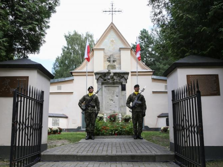 Cmentarzu Poległych w Bitwie Warszawskiej w Ossowie. Fot. PAP/R. Guz