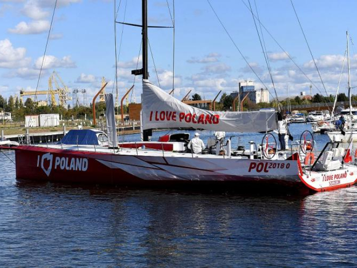 Jacht „I love Poland” zacumowany na szczecińskiej wyspie Łasztownia. Fot. PAP/M. Bielecki