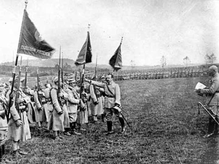 Przysięga gen. Józefa Hallera na sztandar 1 pułku strzelców po nominacji na dowódcę Armii Polskiej we Francji – Nancy, 6 października 1918 r.