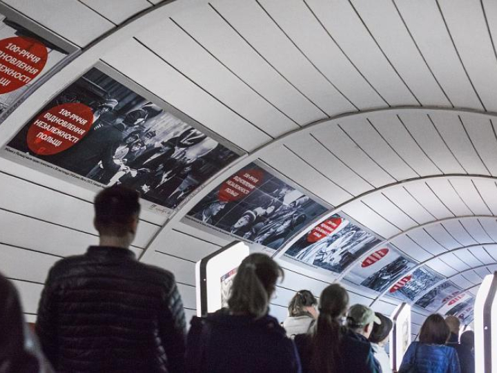 Wystawa „100-lecie odzyskania przez Polskę niepodległości” w kijowskim metrze. Źródło: Instytut Polski w Kijowie