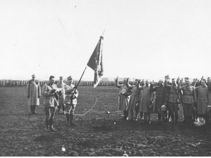 Polski obóz wojskowy w La Mandria pod Turynem - uroczystość zaprzysiężenia 200 oficerów. 02.12.1918. Fot. NAC