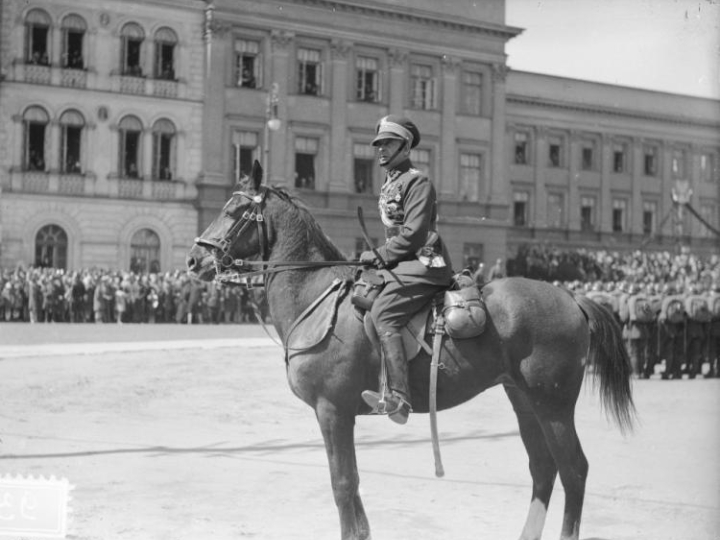 Gen. Bolesław Wieniawa-Długoszowski podczas uroczystości na Pl. Piłsudskiego