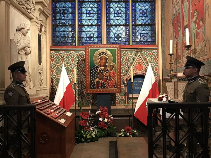 Inauguracja polskiej kaplicy w katedrze Notre Dame. Źródło: Ambasada RP we Francji