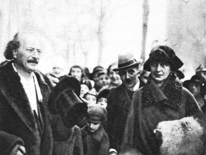 Ignacy Jan Paderewski i jego żona Helena witani przez rodaków po powrocie do Polski. Poznań, 1918 r. Fot. PAP/PAI/Reprodukcja