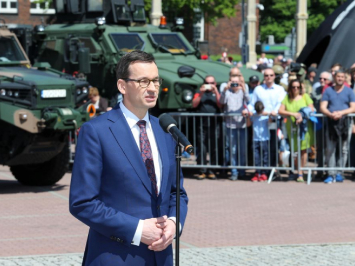 Premier Mateusz Morawiecki bierze udział w Uroczystym Apelu w ramach Pikniku Militarnego z okazji obchodów stulecia wybuchu Powstań Śląskich. Fot. PAP/A. Grygiel