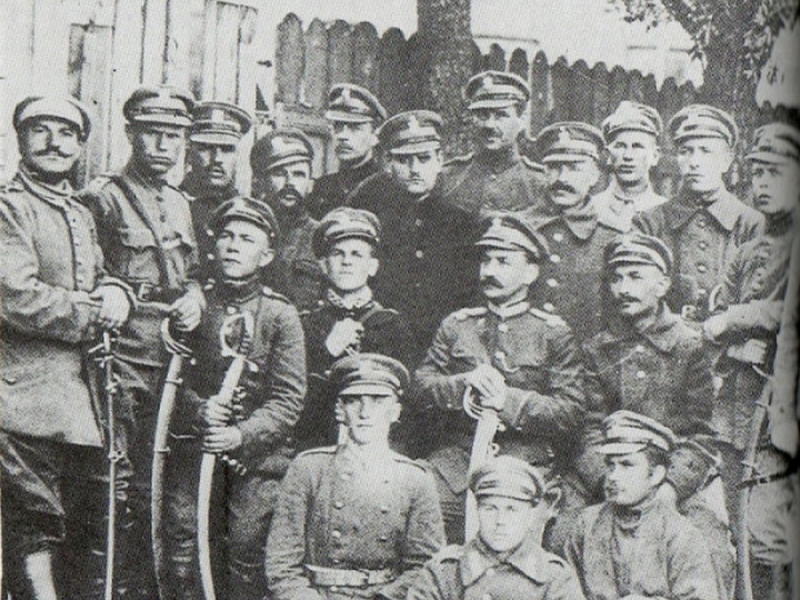 Żołnierze Pułku Tatarskiego Ułanów im. Mustafy Achmatowicza. 1919 r. Źródło: Wikimedia Commons