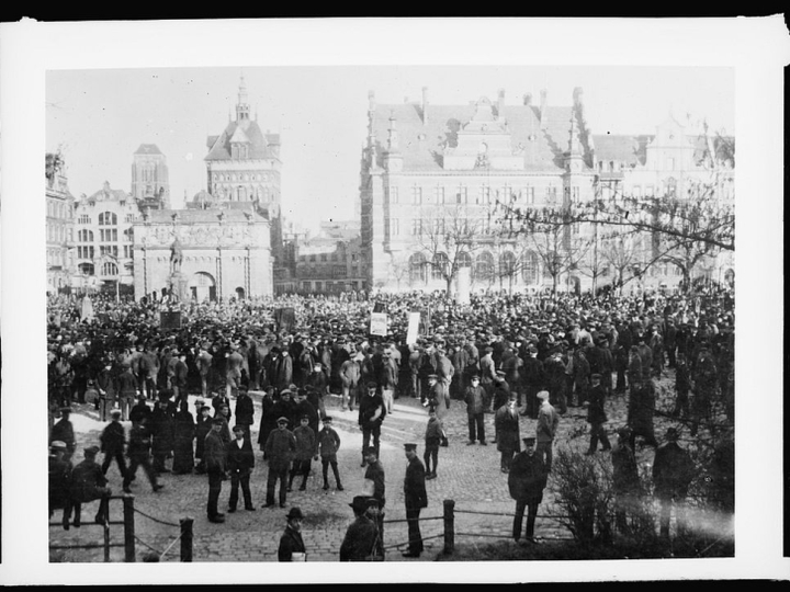 Gdańsk, czerwiec 1920 r. Zdemobilizowani żołnierze armii gen. Hallera (Amerykanie polskiego pochodzenia) oczekujący na transport do USA. Źródło: Library of Congress 