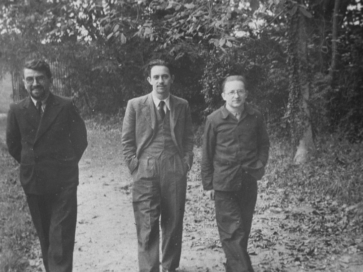 Polscy matematycy z Uniwersytetu Poznańskiego, od lewej: Henryk Zygalski, Jerzy Różycki i Marian Rejewski, którzy w 1932 roku złamali szyfr Enigmy. Poznań, lata 30. Fot. PAP/Reprodukcja