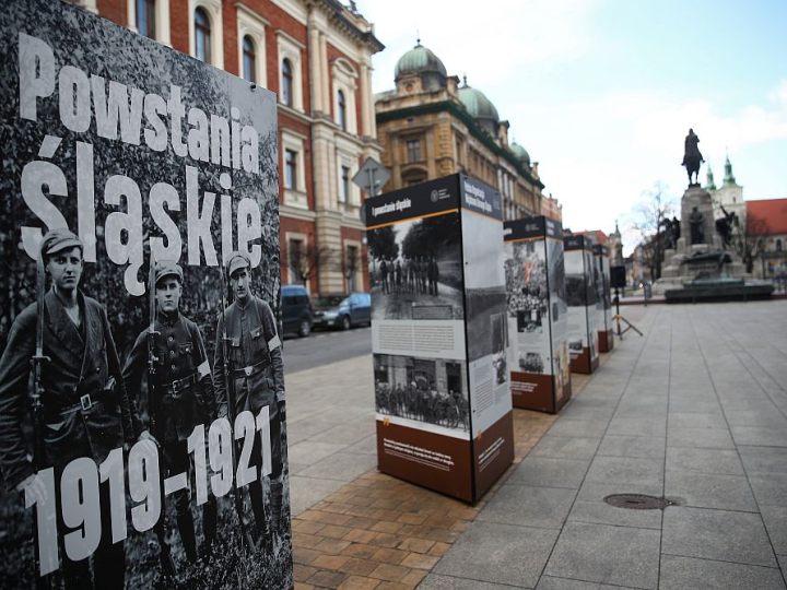 Wystawa „Powstania śląskie 1919–1921” na placu Matejki w Krakowie. Fot. PAP/Ł. Gągulski