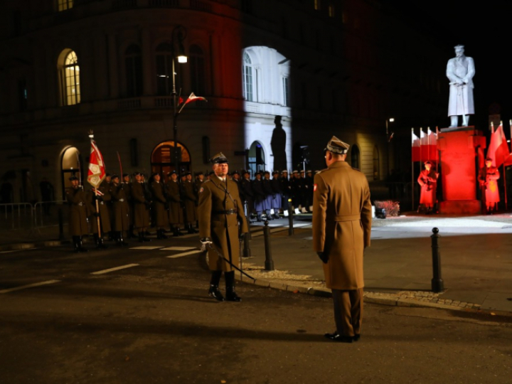 Capstrzyk Niepodległości na placu Marszałka Józefa Piłsudskiego. Warszawa, 10.11.2022. Fot. PAP/R. Guz