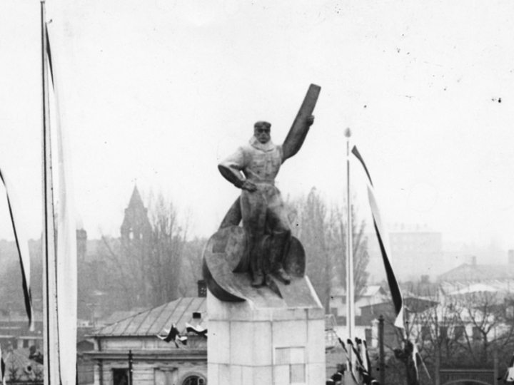 Warszawa, 11 listopada 1932 r. Odsłonięcie Pomnika Lotnika na pl. Unii Lubelskiej. Źródło: NAC