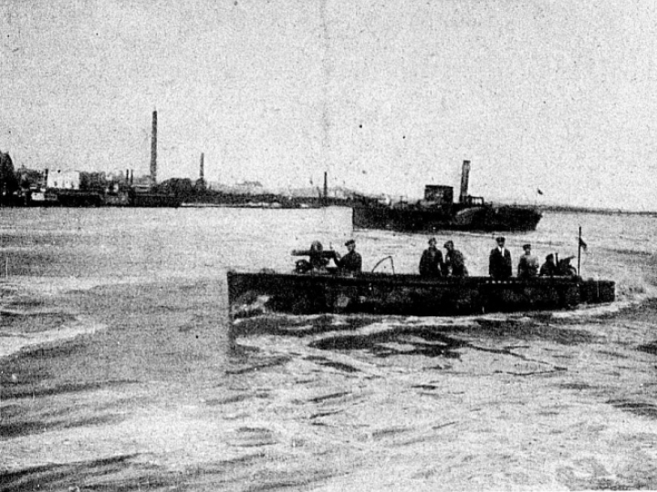Motorówka bojowa Flotylli Wiślanej. Fot. "Tygodnik Ilustrowany" z 18 IX 1920 r. Źródło: CBN Polona